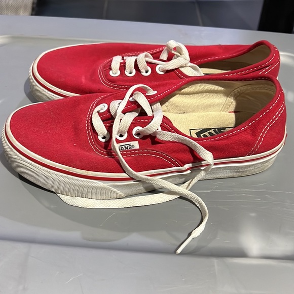 Red vans - Picture 2 of 5